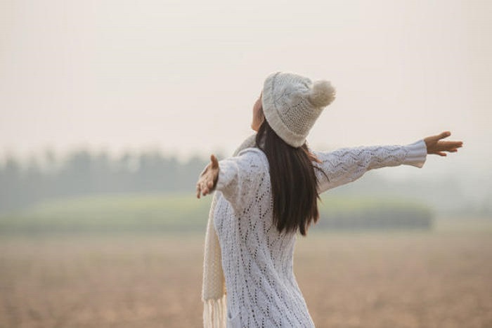 Cara Menjadi Perempuan Bahagia Seiring Bertambahnya Usia