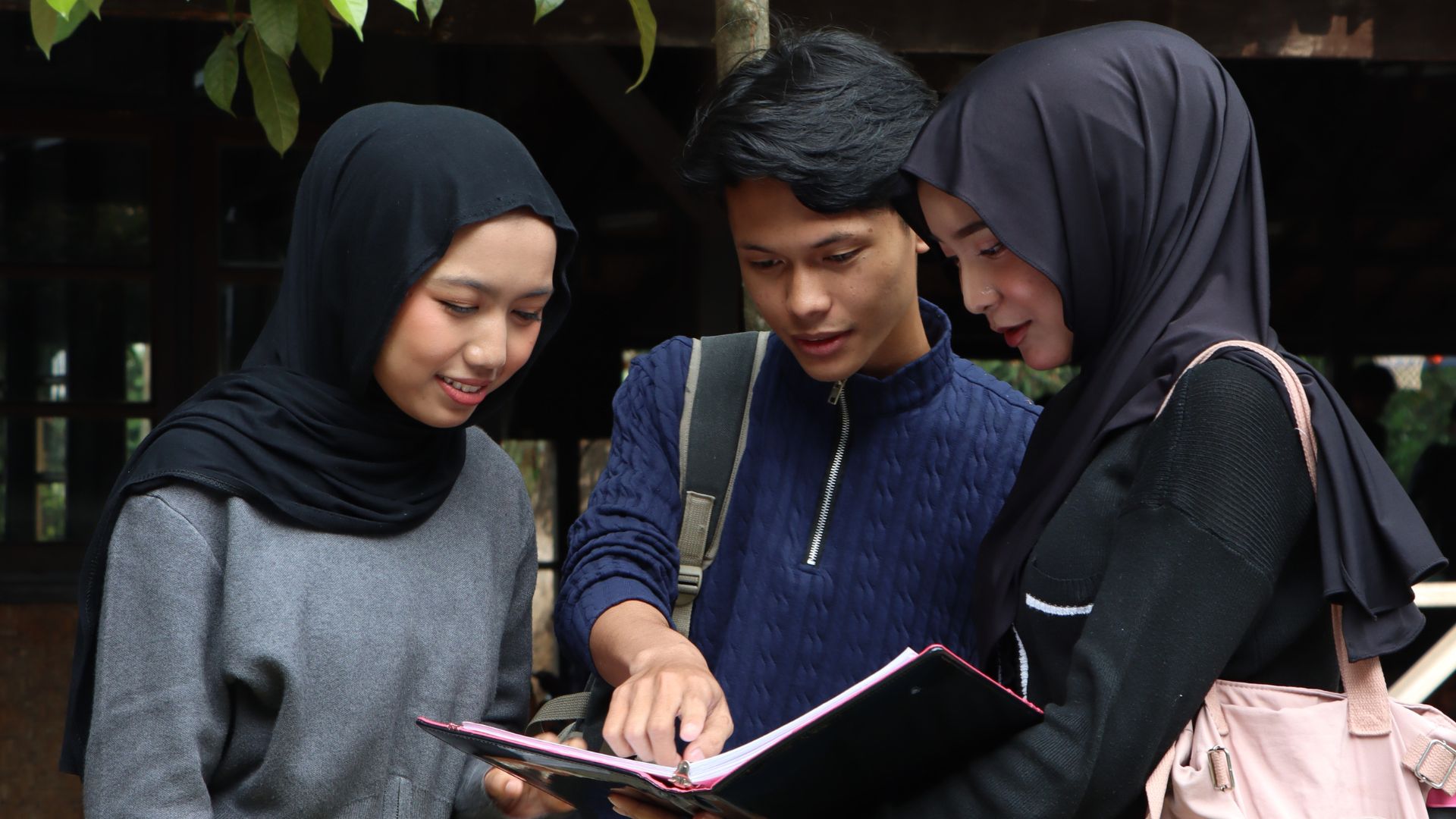 Apakah Bisnis Harus Selalu Mengikuti Tren agar Berkembang? Ini Pentingnya Memahami Perilaku Konsumen!