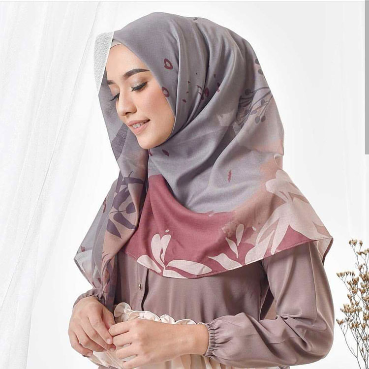 Coba deh! Modisnya Hijab Motif Floral untuk Menunjang Penampilan Anda 