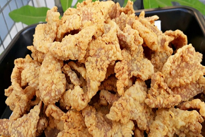 Tips dan Cara Menggoreng Kulit Ayam yang Renyah dan Tidak Berminyak