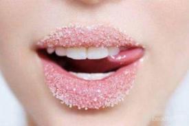 Cara Memerahkan Bibir Secara Alami dalam 1 Hari